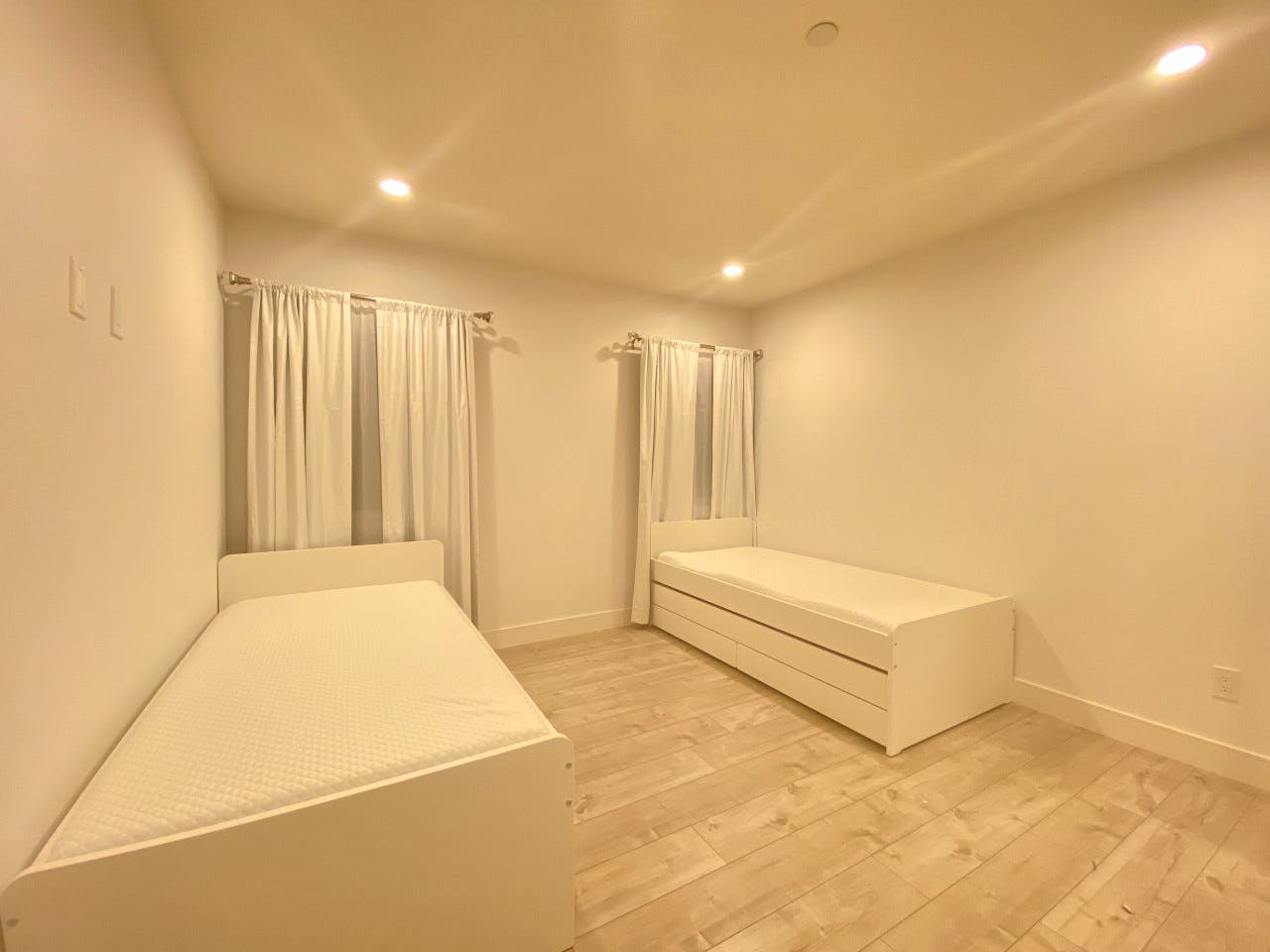 Double Room - Elegant Stunning Townhouse w/ Kitchen + Outdoor Space - Gallery - 15