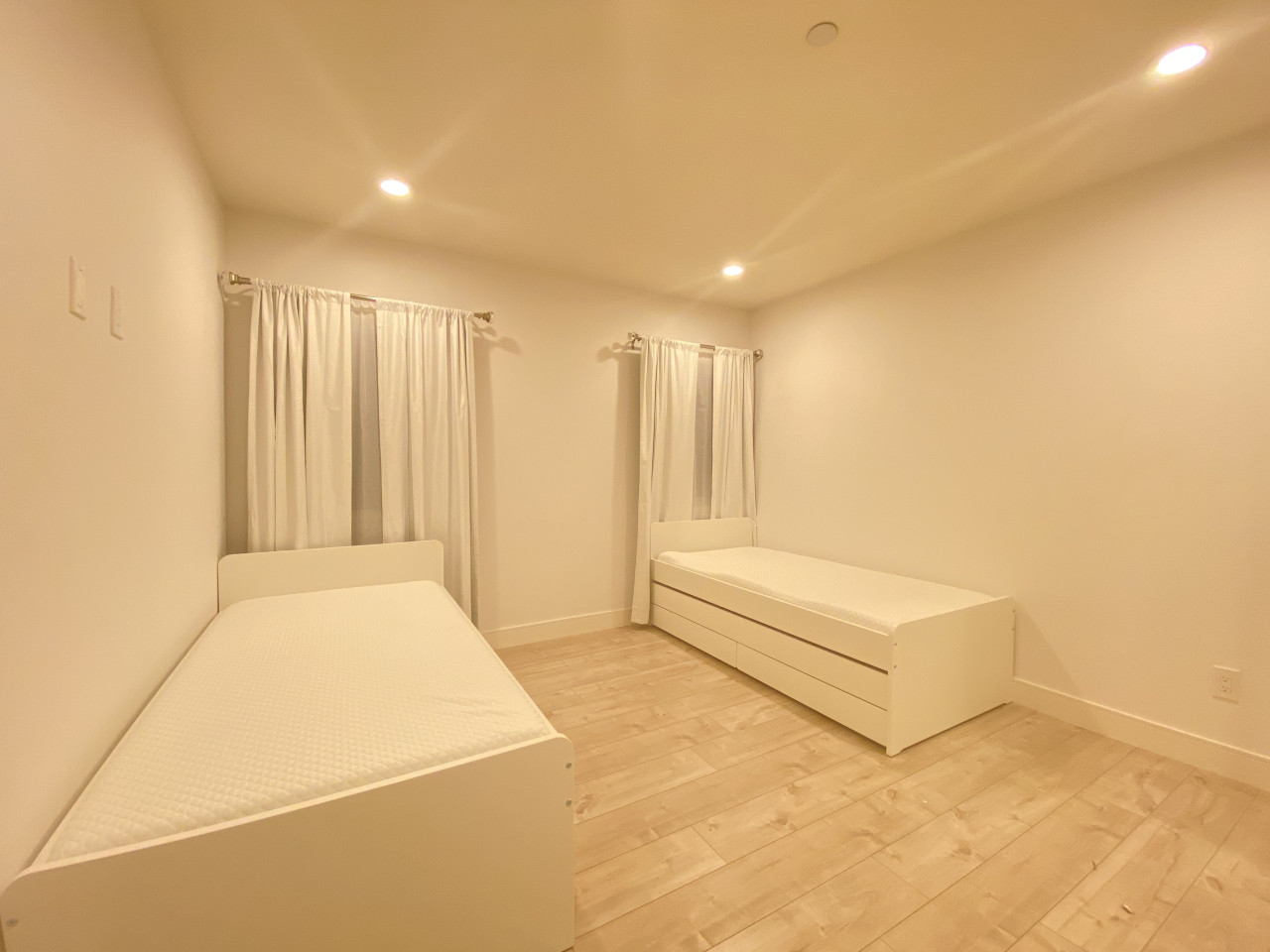 Double Room - Elegant Stunning Townhouse w/ Kitchen + Outdoor Space - Gallery - 13