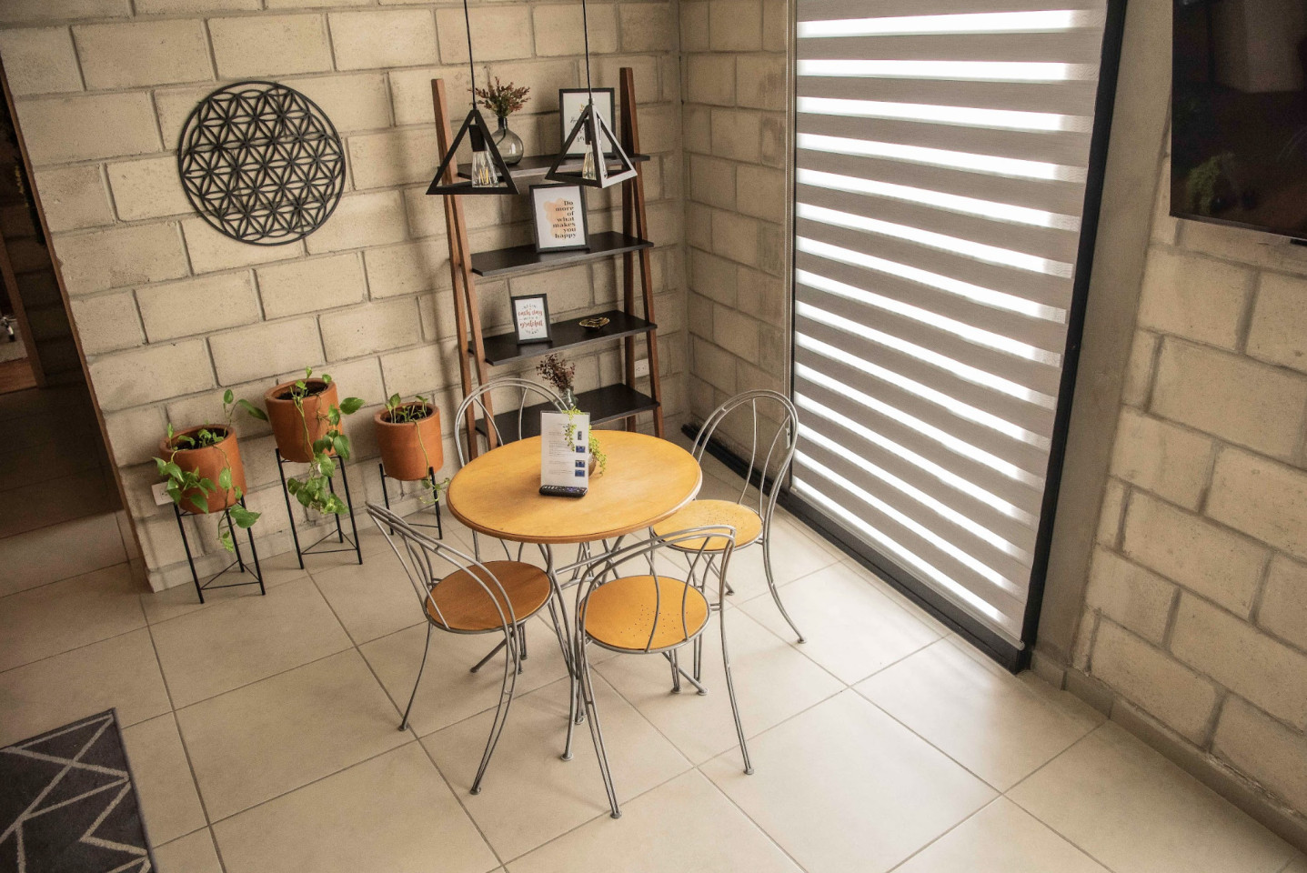 Apartment IV W/ 2 Bedrooms / 1 Bathroom - 23