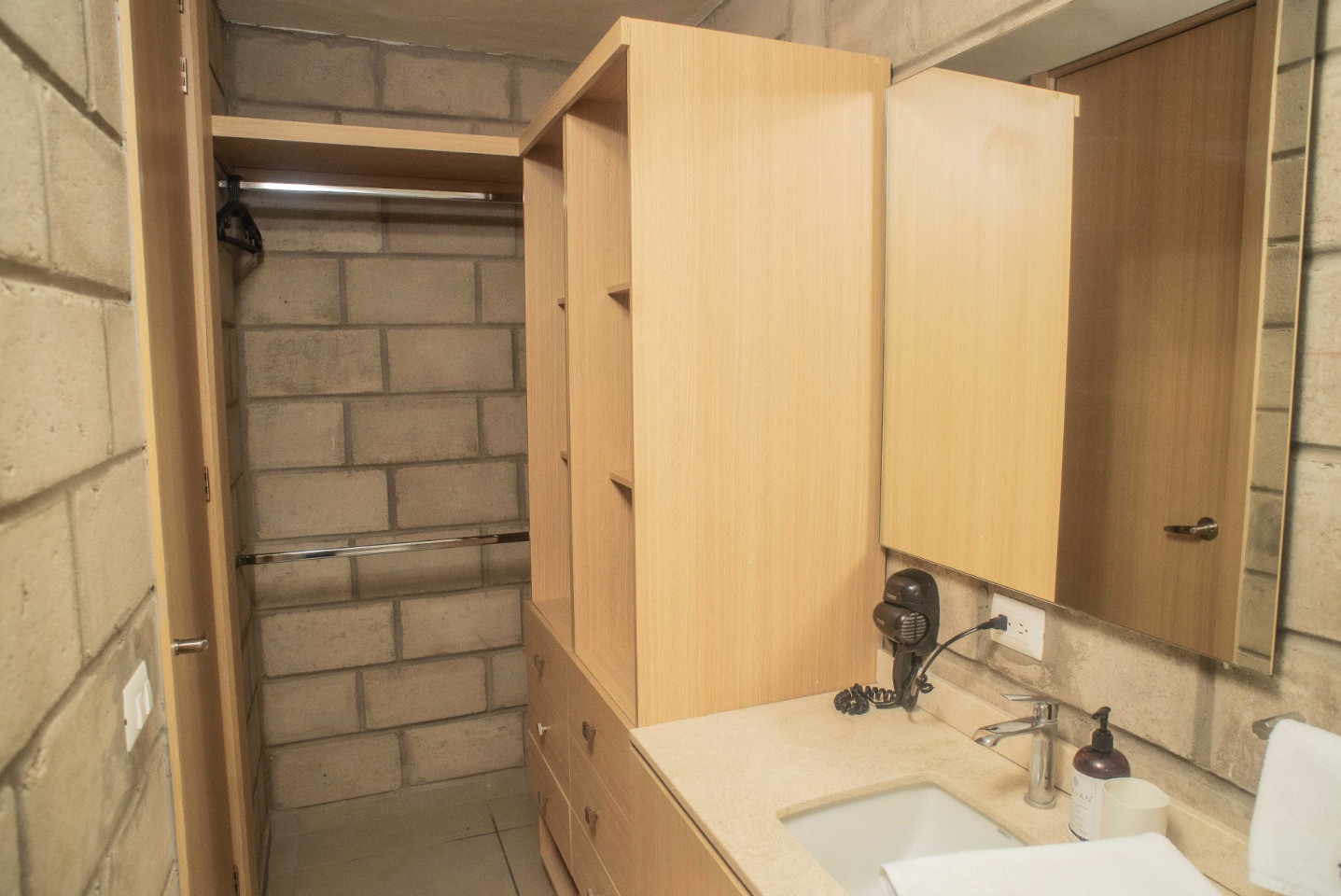 Apartment IV W/ 2 Bedrooms / 1 Bathroom - 30