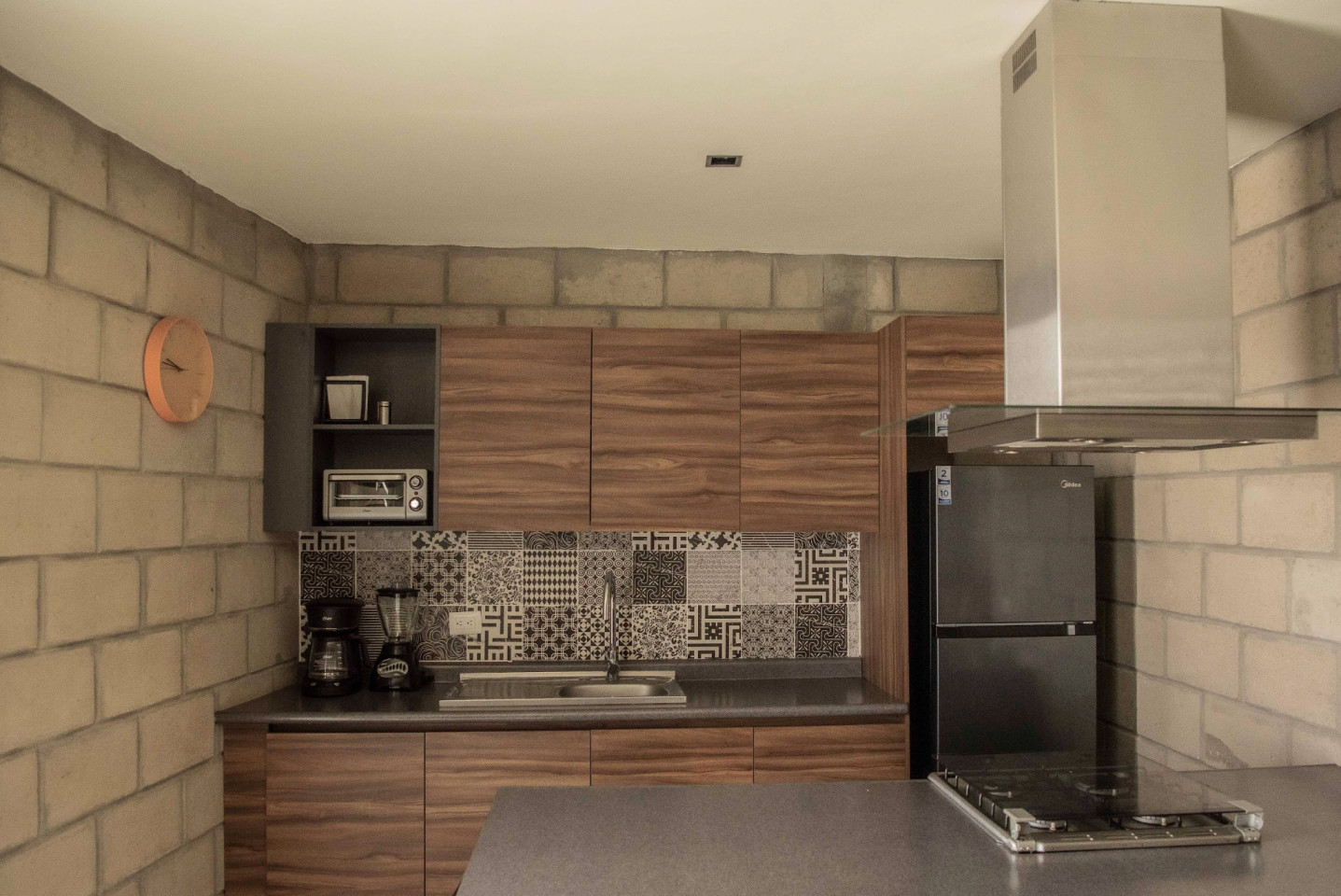 Apartment IV W/ 2 Bedrooms / 1 Bathroom - 24