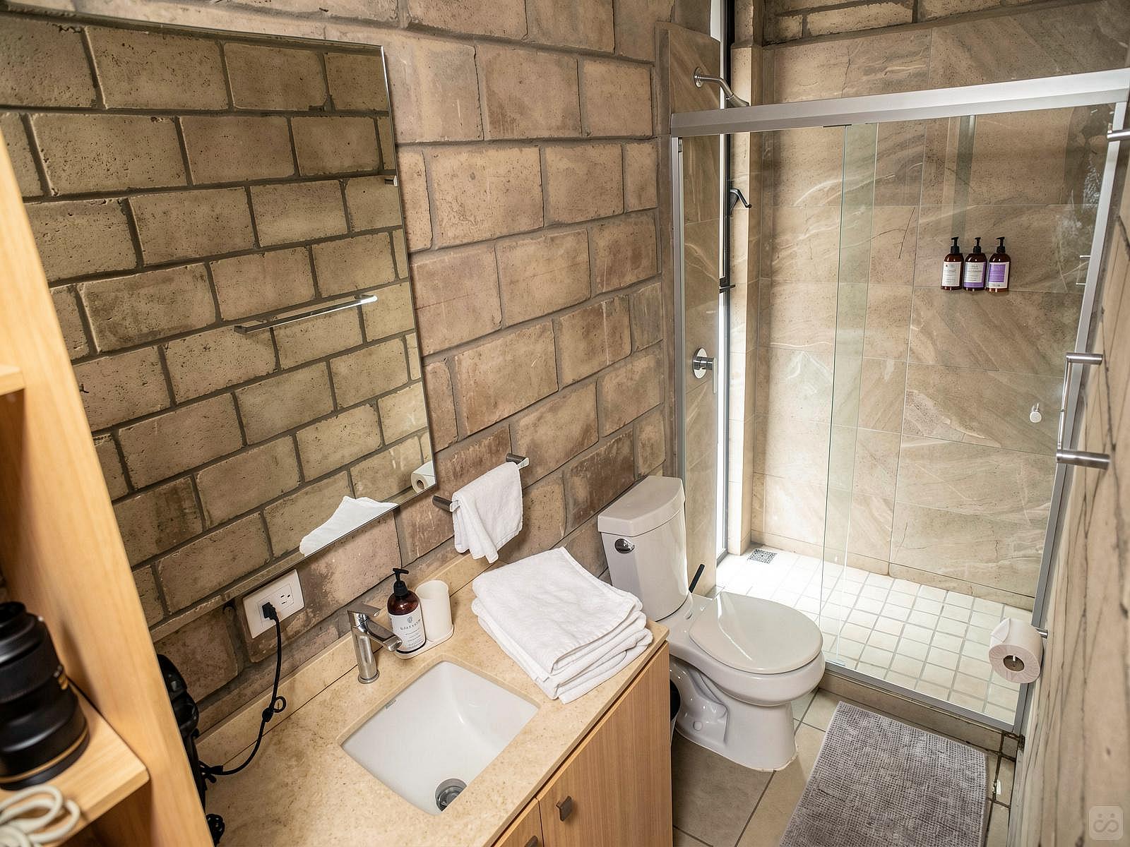 Apartment IV W/ 2 Bedrooms / 1 Bathroom - 49