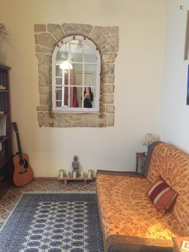 Nice double bedroom in Barcelona city centre - only women can apply
