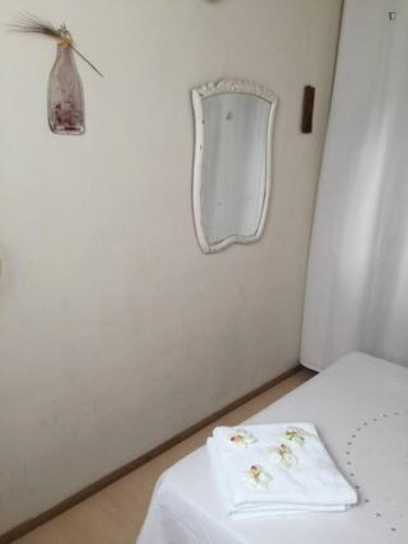 Nice double bedroom in Barcelona city centre - only women can apply