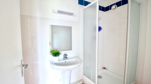 Spacious apartment located near the RER A