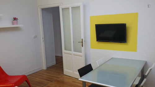 Single bedroom in a 8-bedroom flat, in Trafalgar - Gallery - 5