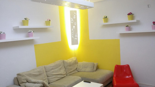 Single bedroom in a 8-bedroom flat, in Trafalgar