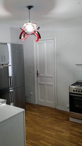 Single bedroom in a 8-bedroom flat, in Trafalgar - Gallery - 7