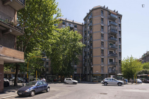 Bright 1-bedroom apartment close to Garbatella metro station