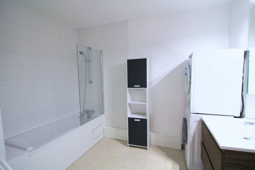 Spacious 4 bedroom apartment located in Clichy