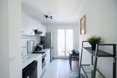Spacious, bright and new apartment near metro 14