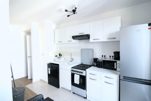 Spacious, bright and new apartment near metro 14