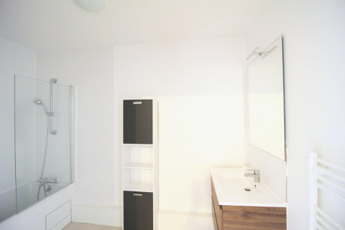 Spacious, bright and new apartment near metro 14