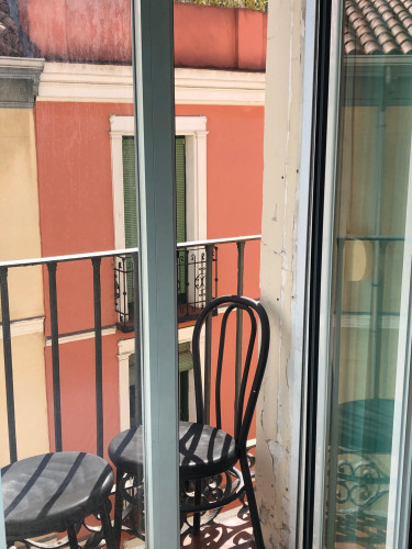 Snug double bed in a 4-bedroom flat in Malasaña