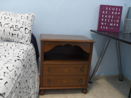 Snug double bed in a 4-bedroom flat in Malasaña - Gallery - 23