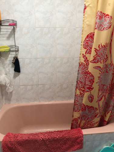 Snug double bed in a 4-bedroom flat in Malasaña