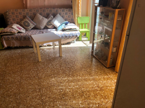 Snug double bed in a 4-bedroom flat in Malasaña - Gallery - 9