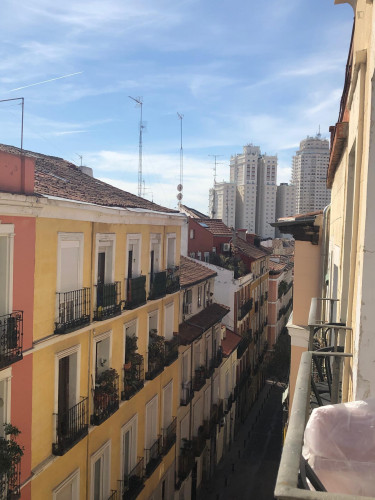 Snug double bed in a 4-bedroom flat in Malasaña