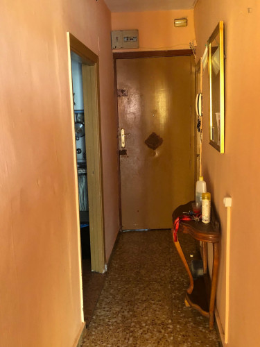 Snug double bed in a 4-bedroom flat in Malasaña - Gallery - 11