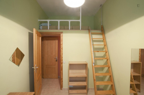 Single bedroom in 5-bedroom flat in Chueca