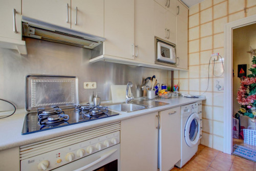 Nice room with 2 beds near Atocha - Gallery - 8