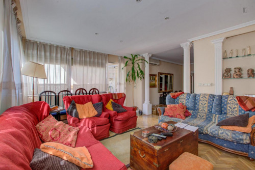 Nice room with 2 beds near Atocha - Gallery - 5