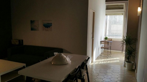 Single bedroom in 8-bedroom apartment