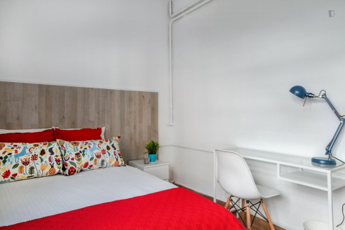 Appealing double bedroom in El Camp de l'Arpa del Clot