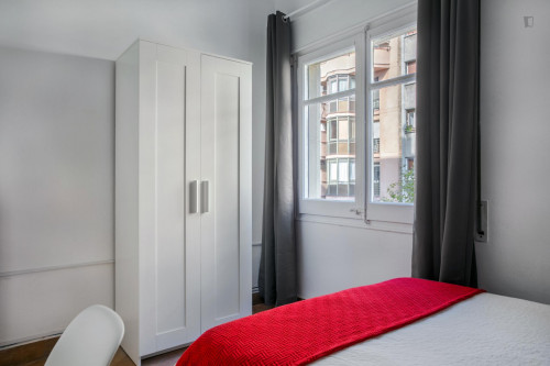 Appealing double bedroom in El Camp de l'Arpa del Clot