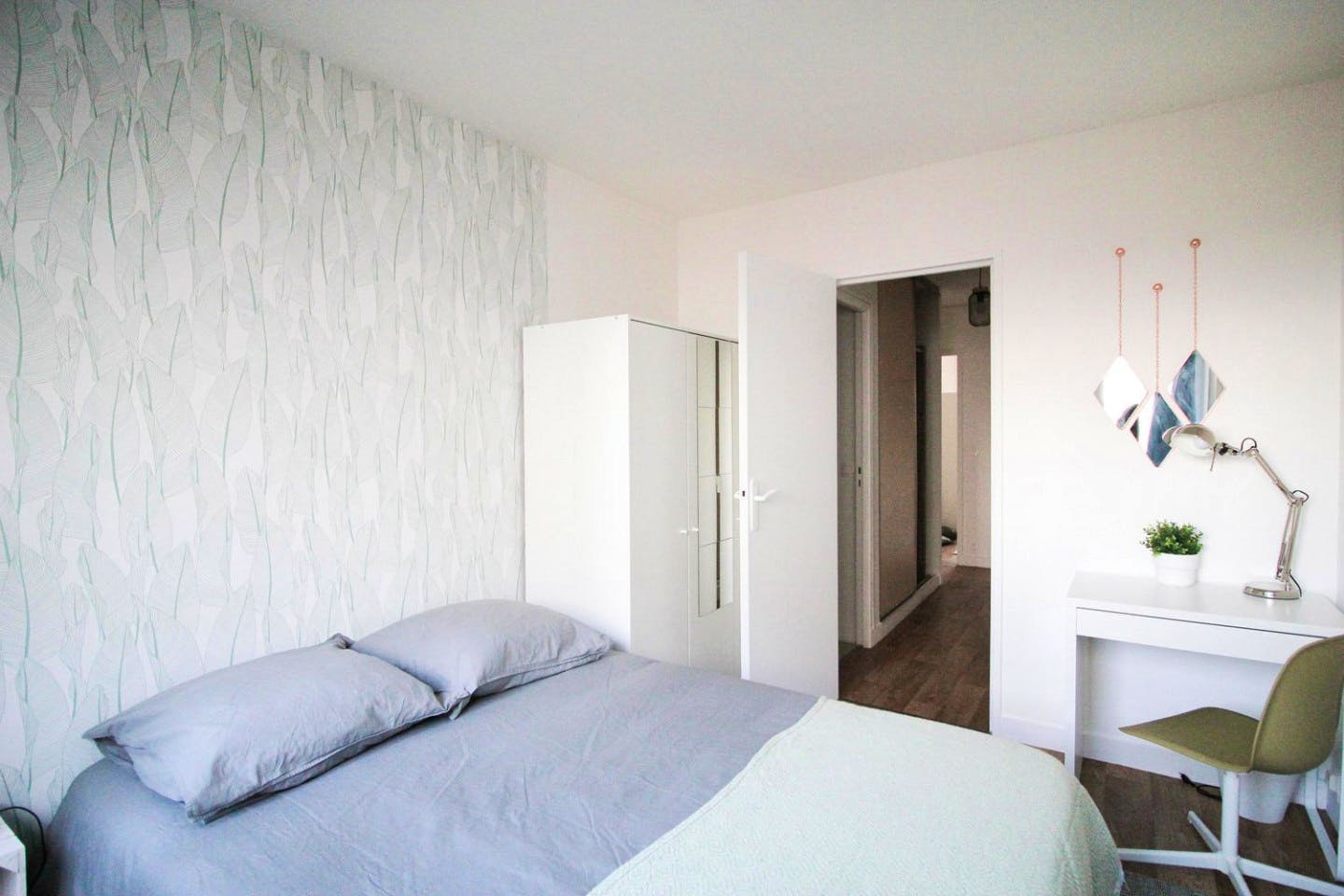  Pleasant And Very Bright Room - 10m² - LV9  -  Superb apartment in the center of Levallois-Perret  - Gallery -  12
