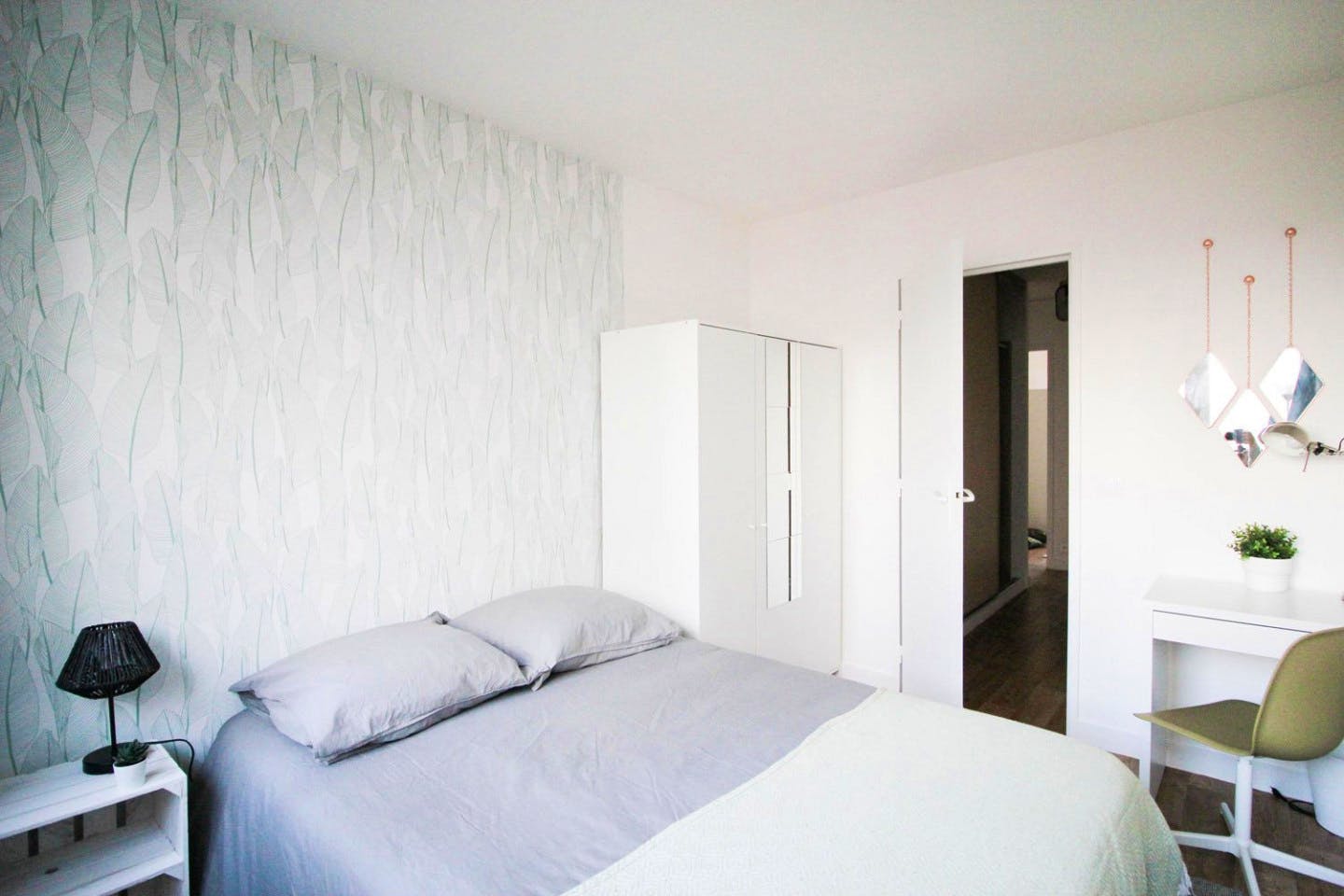 Pleasant And Very Bright Room - 10m² - LV9 - Superb apartment in the center of Levallois-Perret - Gallery - 10