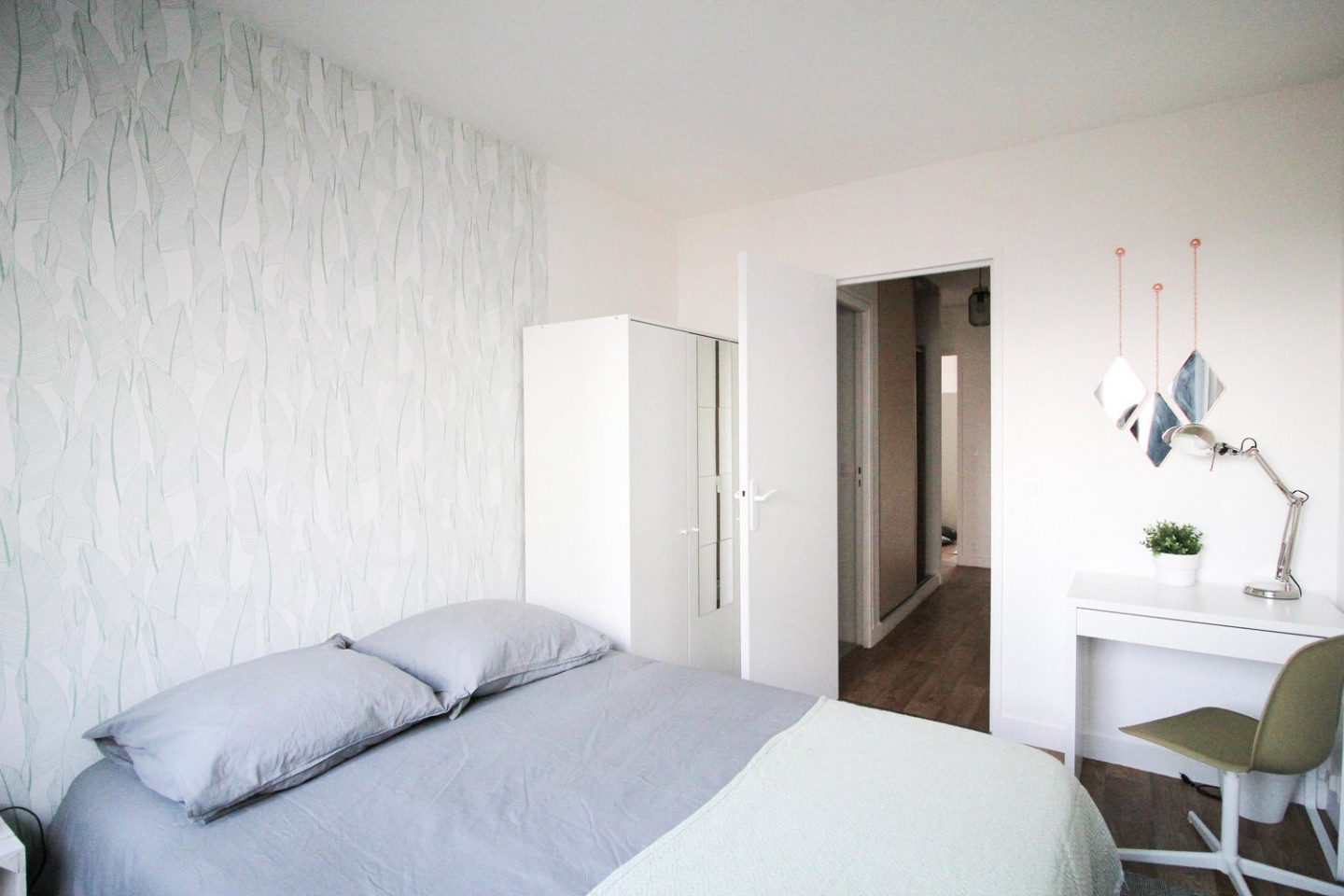  Pleasant And Very Bright Room - 10m² - LV9  -  Superb apartment in the center of Levallois-Perret  - Gallery -  9