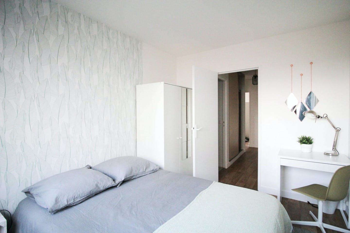  Pleasant And Very Bright Room - 10m² - LV9  -  Superb apartment in the center of Levallois-Perret  - Gallery -  15
