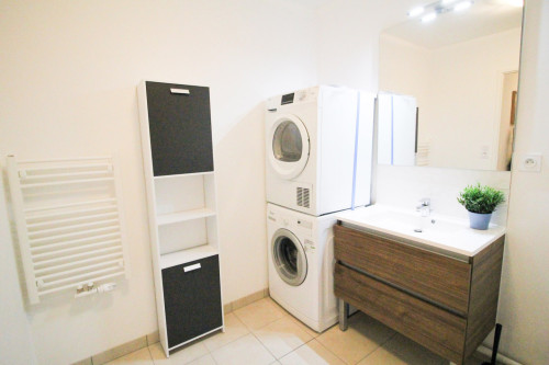 Spacious and bright apartment near metro 14