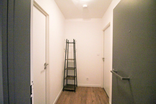 Spacious and bright apartment near metro 14
