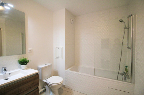 Large apartment located near Paris
