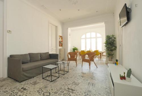 Single in single bedroom, with balcony, in 9-bedroom apartment