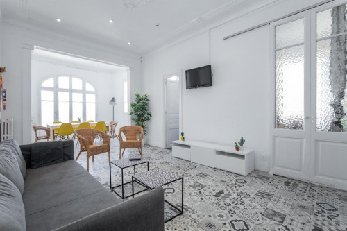 Single in single bedroom, with balcony, in 9-bedroom apartment