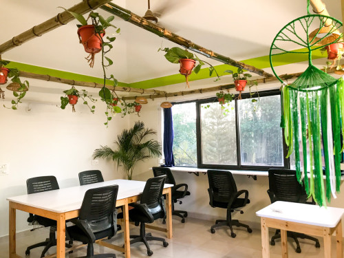 Stunning Vibrant House w/ Workspaces + Garden Residence