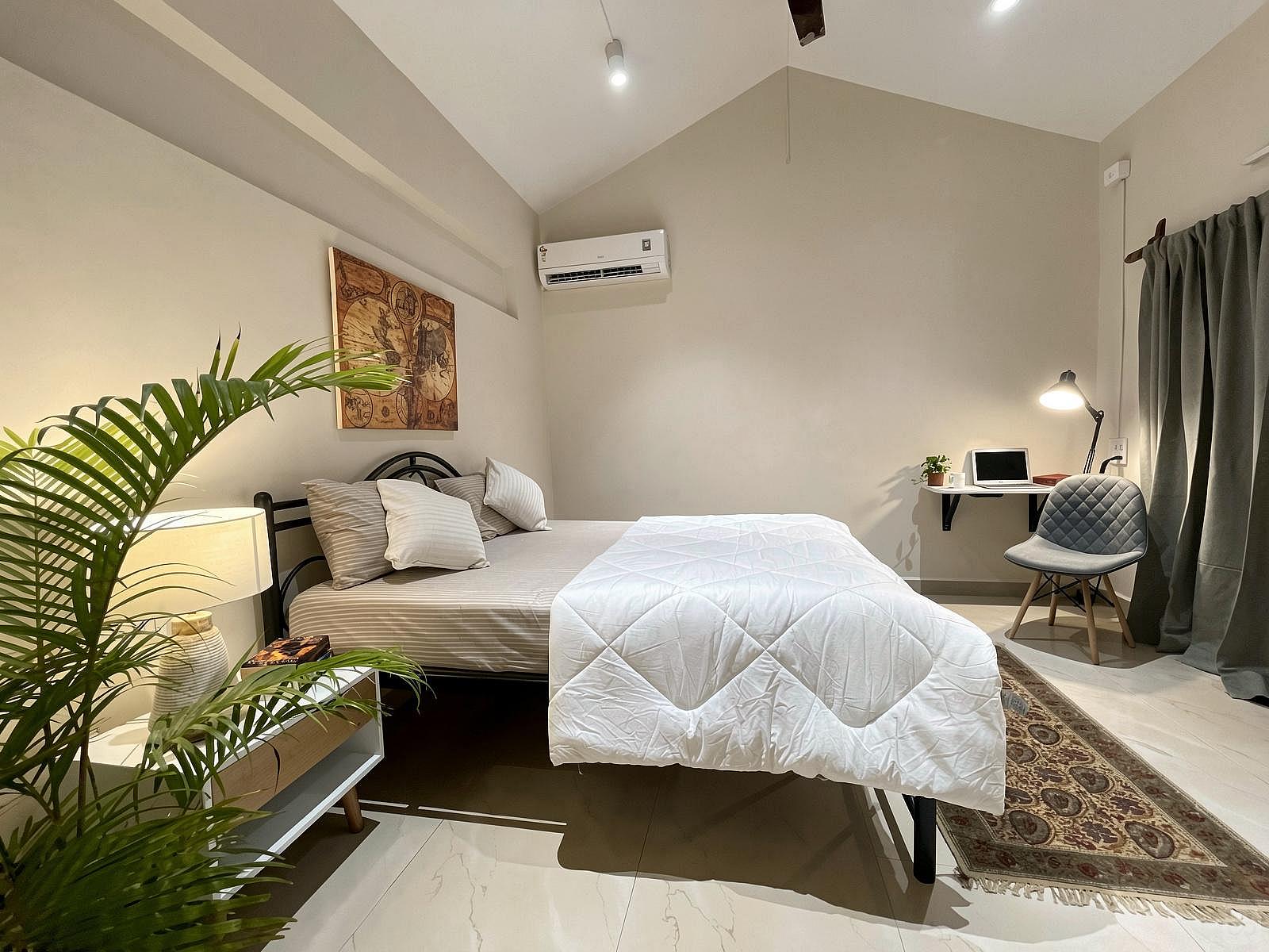 Deluxe Queen Bed With Patio - 8