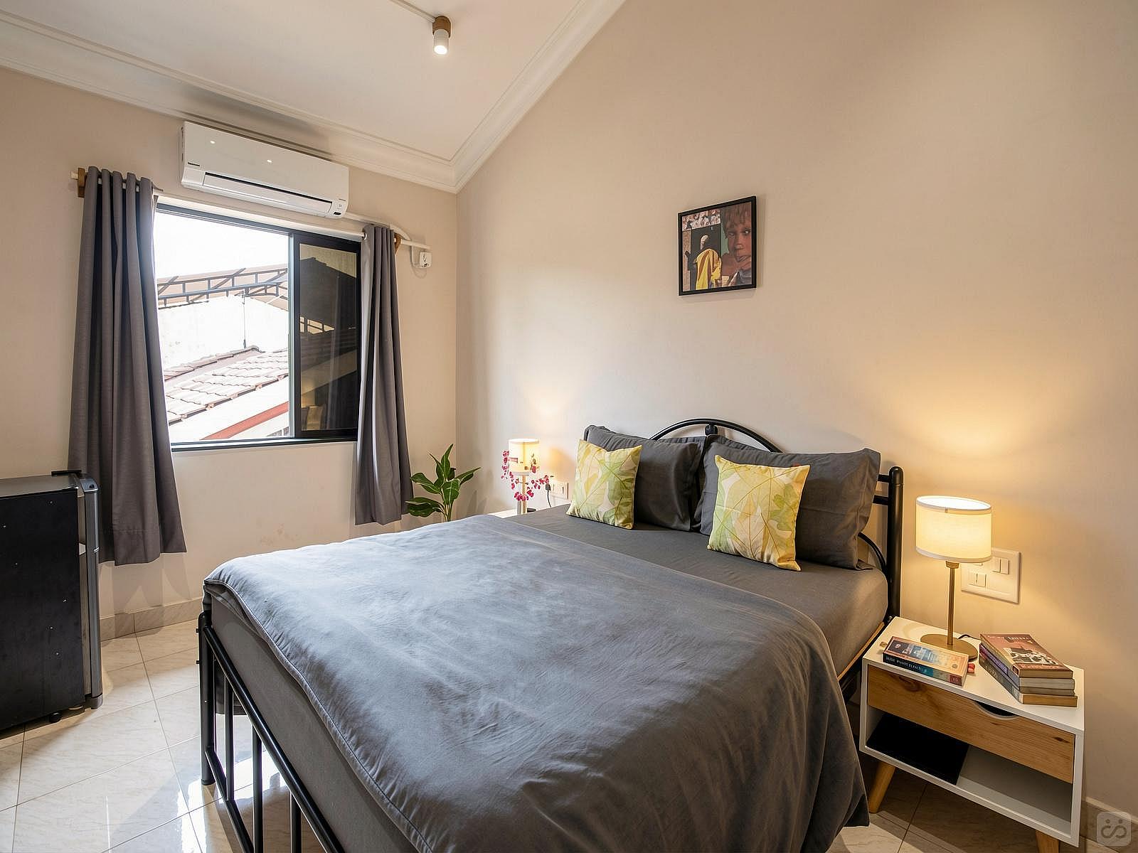  Queen Size Room  -  Stunning Vibrant House w/ Workspaces + Garden Residence  - Gallery -  26