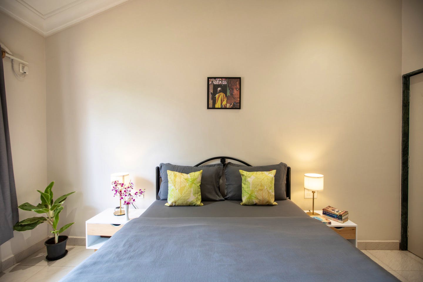  Queen Size Room  -  Stunning Vibrant House w/ Workspaces + Garden Residence  - Gallery -  23