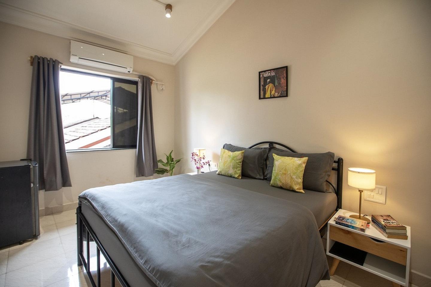  Queen Size Room  -  Stunning Vibrant House w/ Workspaces + Garden Residence  - Gallery -  24