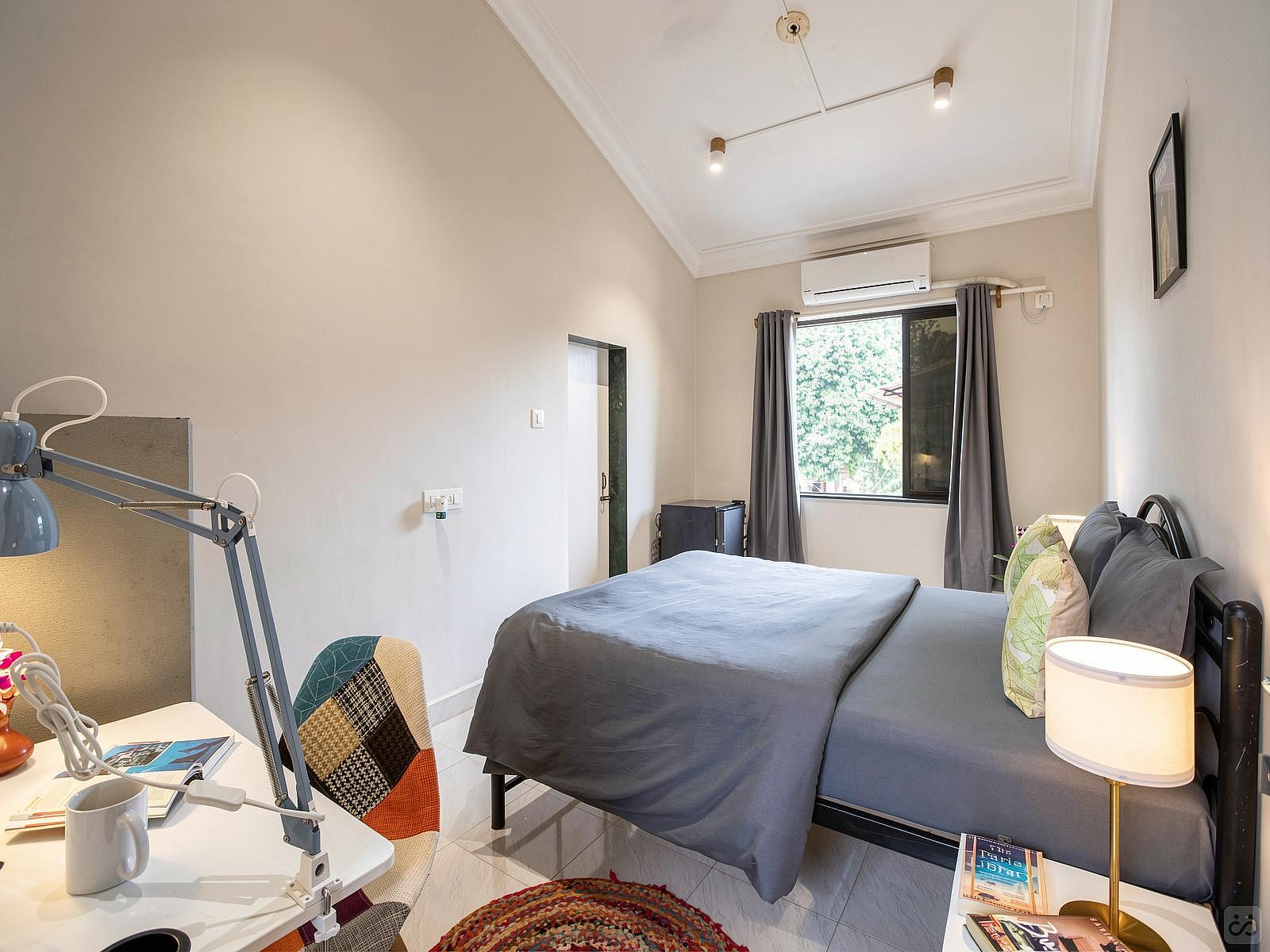  Queen Size Room  -  Stunning Vibrant House w/ Workspaces + Garden Residence  - Gallery -  30