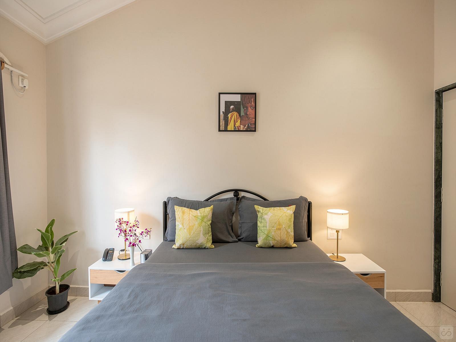  Queen Size Room  -  Stunning Vibrant House w/ Workspaces + Garden Residence  - Gallery -  32