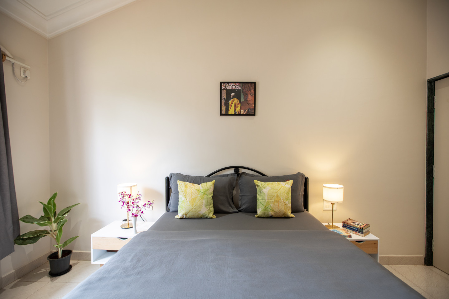  Queen Size Room  -  Stunning Vibrant House w/ Workspaces + Garden Residence  - Gallery -  14