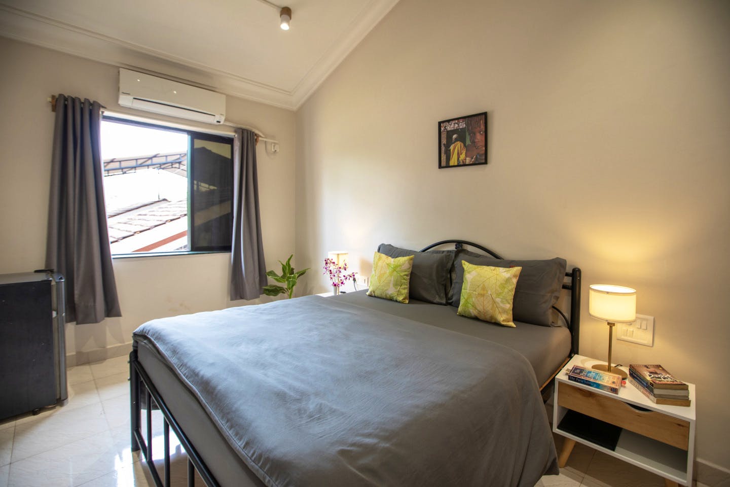  Queen Size Room  -  Stunning Vibrant House w/ Workspaces + Garden Residence  - Gallery -  18