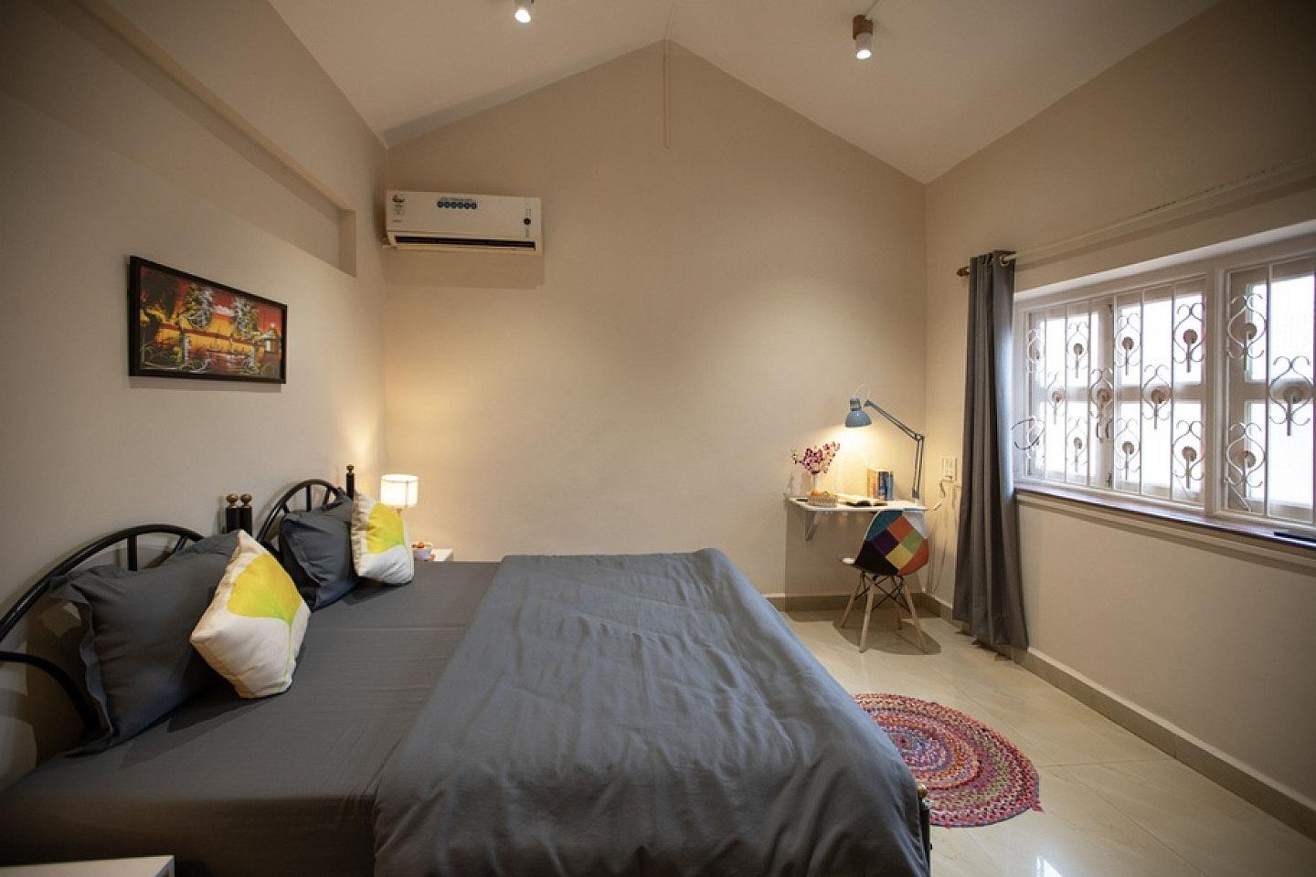  Deluxe Queen Bed With Patio  -  Stunning Vibrant House w/ Workspaces + Garden Residence  - Gallery -  15