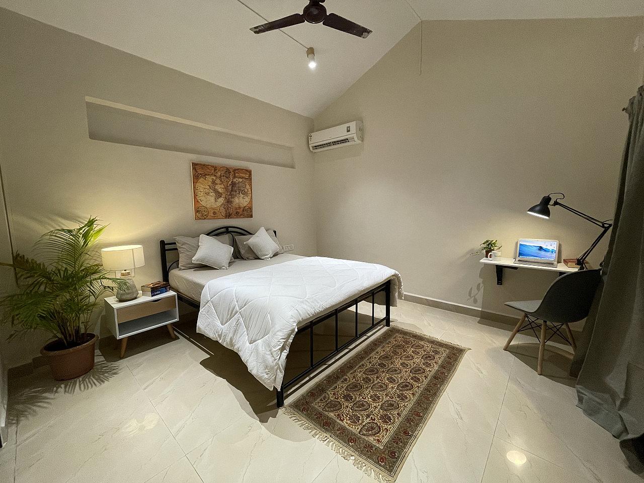  Deluxe Queen Bed With Patio  -  Stunning Vibrant House w/ Workspaces + Garden Residence  - Gallery -  25