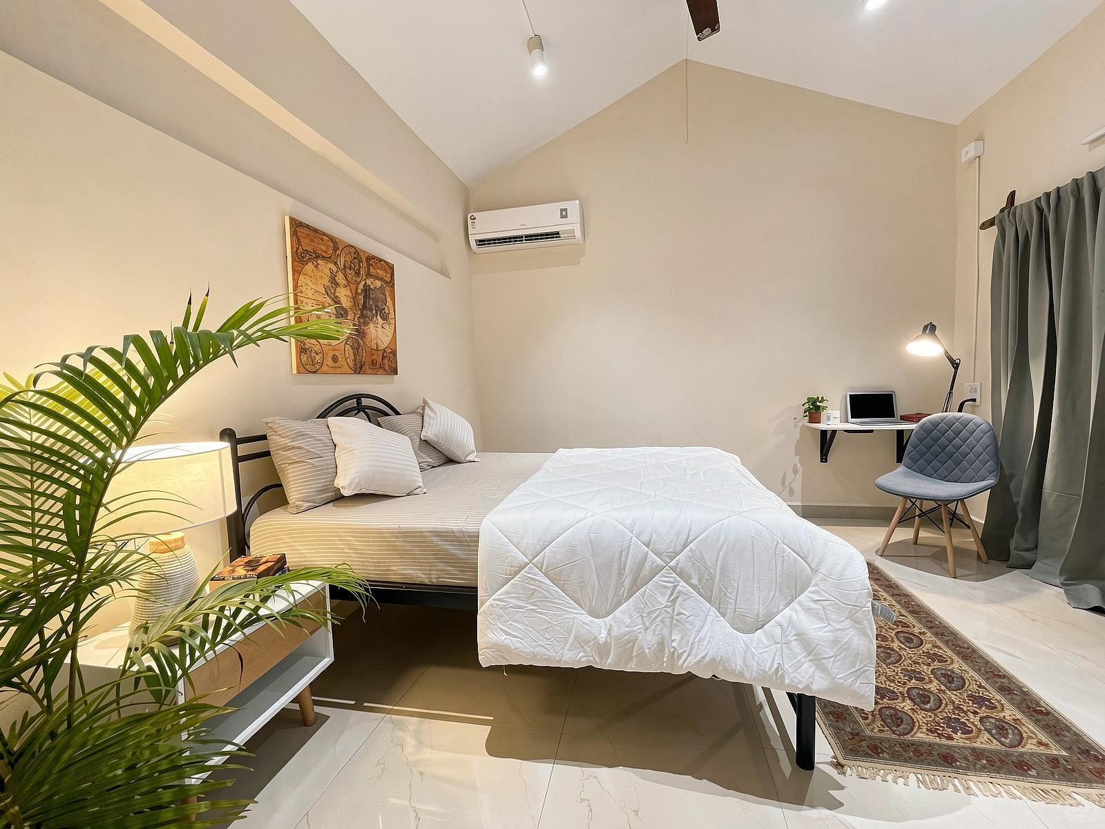  Deluxe Queen Bed With Patio  -  Stunning Vibrant House w/ Workspaces + Garden Residence  - Gallery -  12